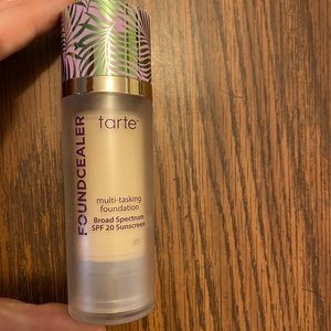 Tarte Foundcealer in light sand